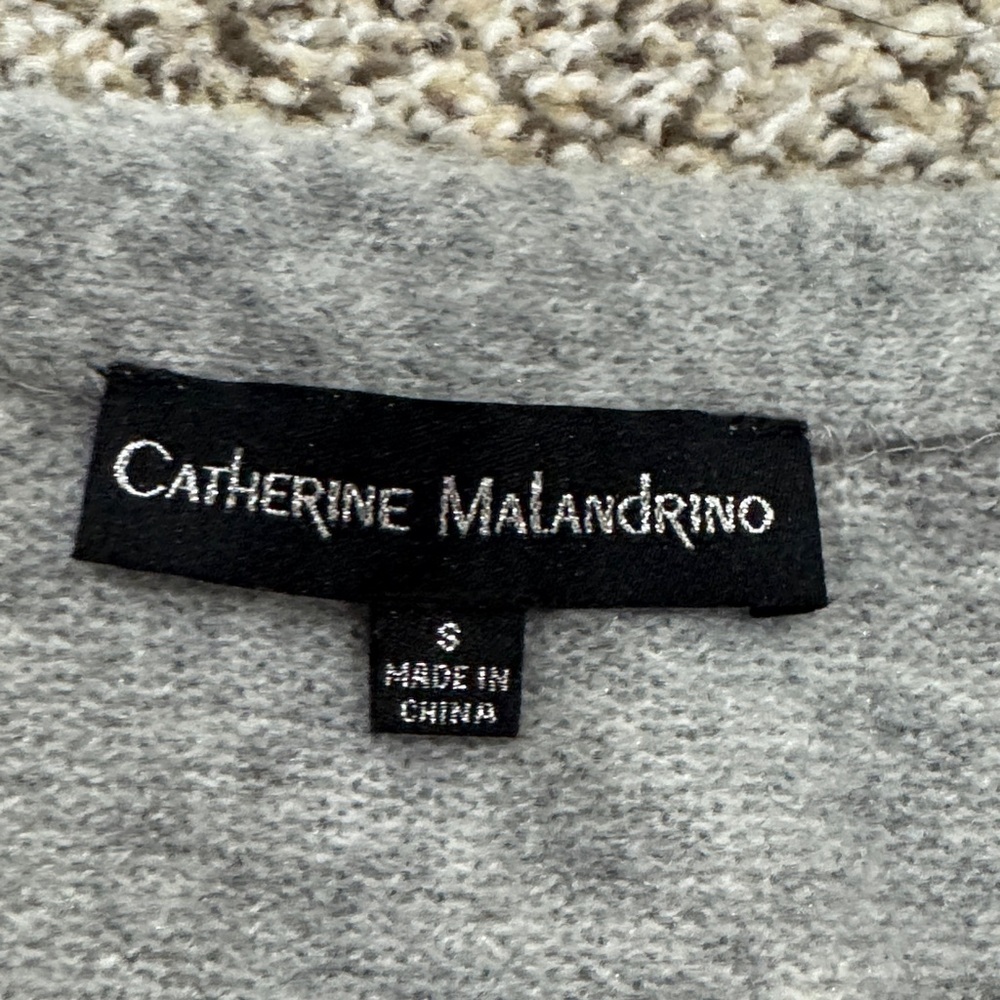 Gray V-Neck Cardigan with Puff Sleeves and pearl buttons - Picture 3 of 3